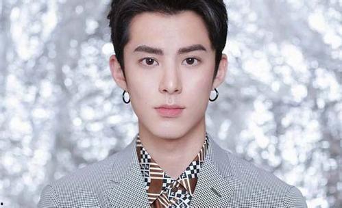 向上娱乐王鹤棣吃瓜,揭秘娱乐圈背后的真相